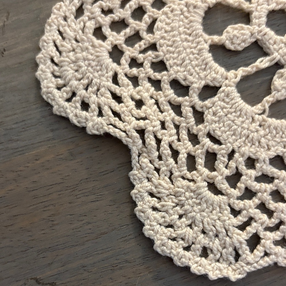 VTG Off-White Hand Crochet Doilies set of 2 - Picture 3 of 7